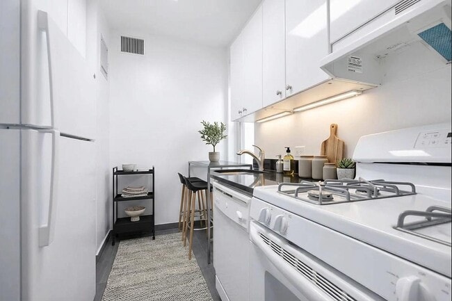 Photo - 108 E 35th St