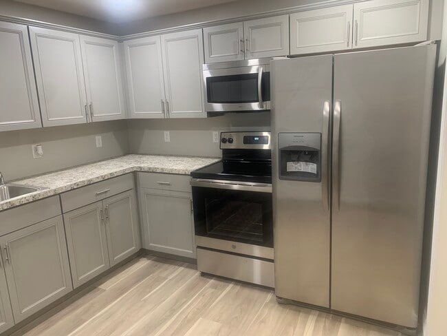 Kitchen - 2727 N 5th Street Hwy Unit Suite 3