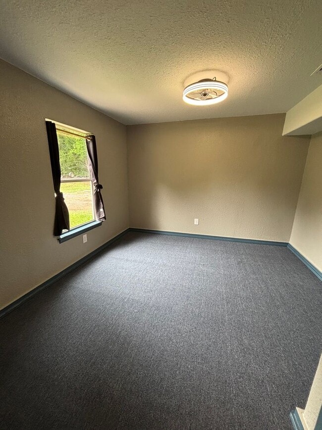 Photo - Remodeled 2 Bedroom Unit Off of Bert Kouns
