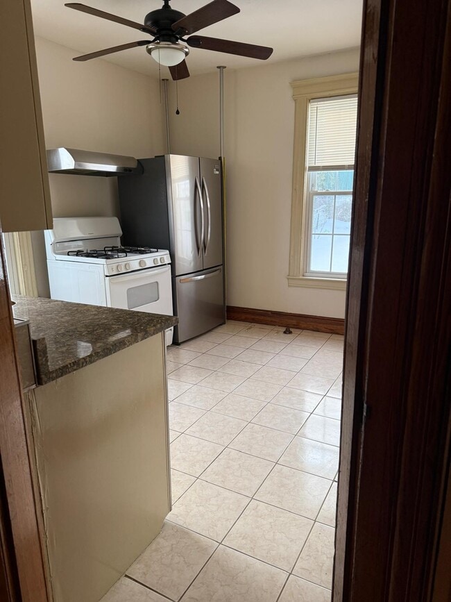 Photo - 119 Bremond St Unit First Floor