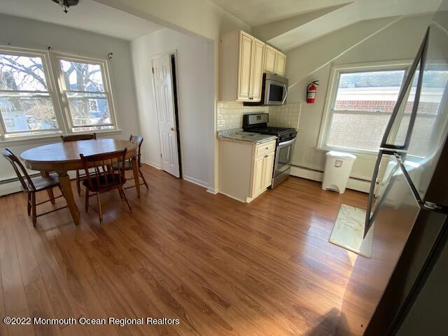9 Howland Ave