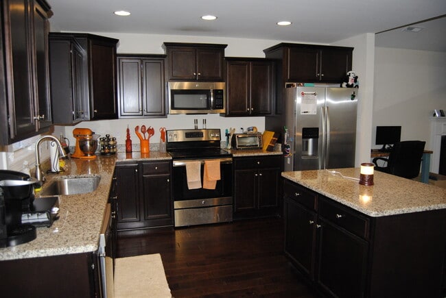 Photo - 302 Carew Dr