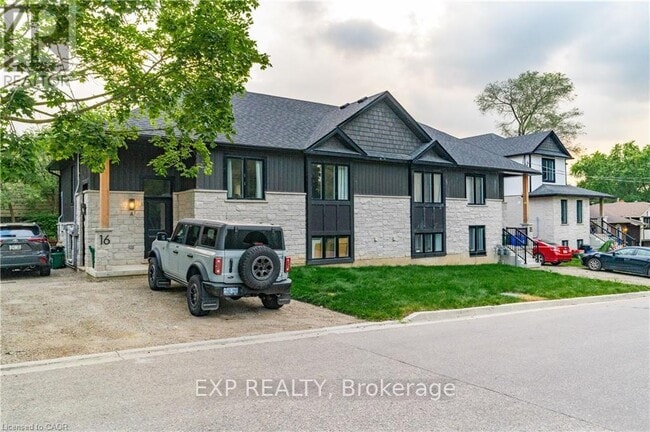 Photo - 16 Hincks St