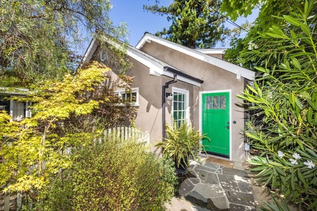 Building Photo - 5 Year "Young" Cottage w/ AC & Private Yard! Rental