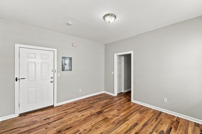 Photo - 422 Woodside Ave Unit 3