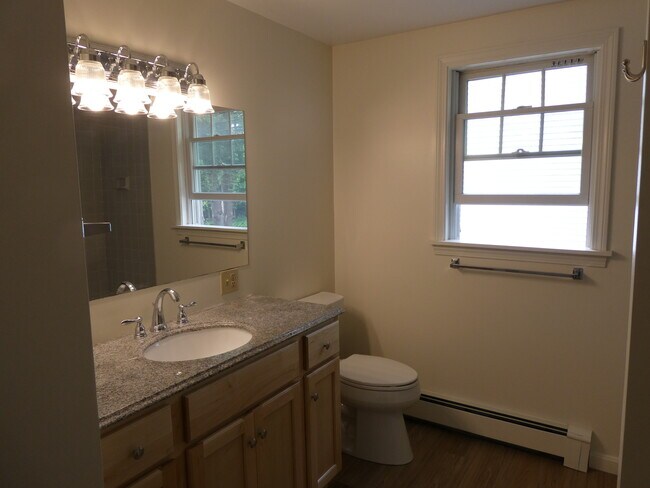 Full Bath - 2 Daniel Dr Unit 2 Daniel Drive