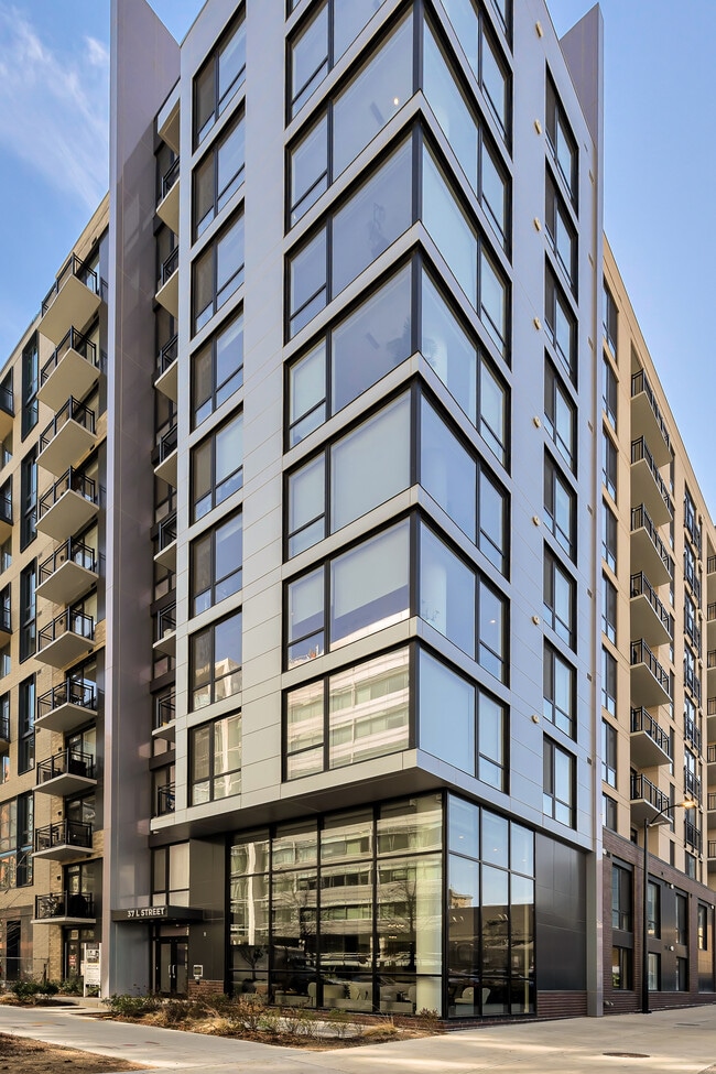 37 L St SE Unit 308