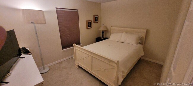 Photo - 365 NW Hibiscus St