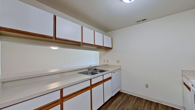 Photo - Condo Style Lower 1 Bedroom 1 Bathroom Apartment Unit 20