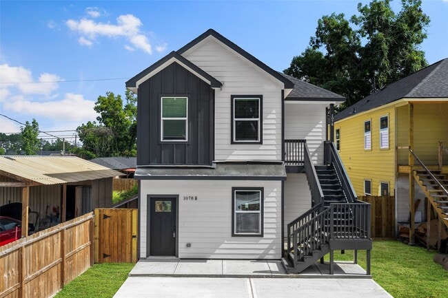 Photo - 1078 St Clair St