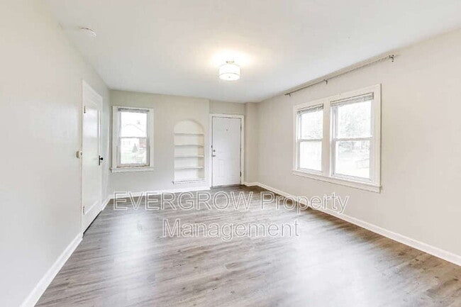 Photo - 1510 N Gladstone Ave