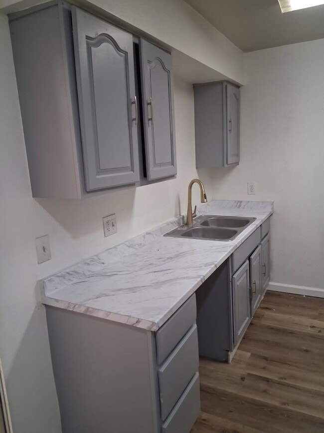 Photo - 605 N 5th Ave