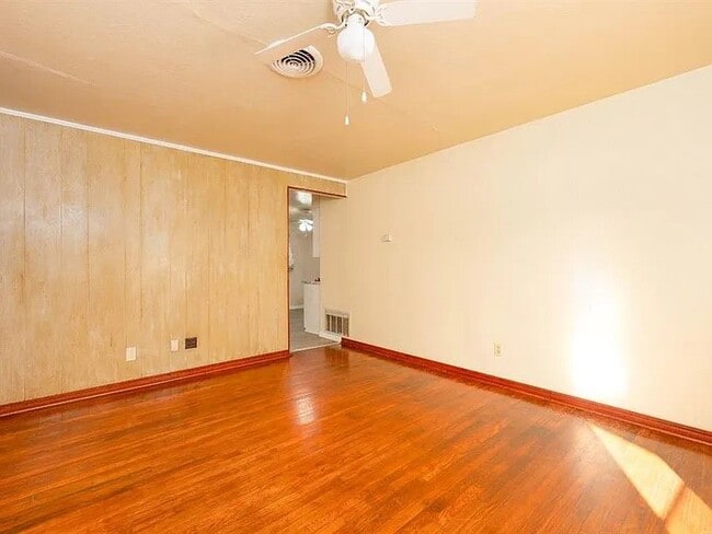 Photo - 9909 N McKinley Ave