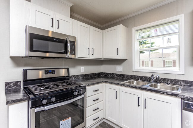 3BR, 2BA - 1,248 SF - Western Hills