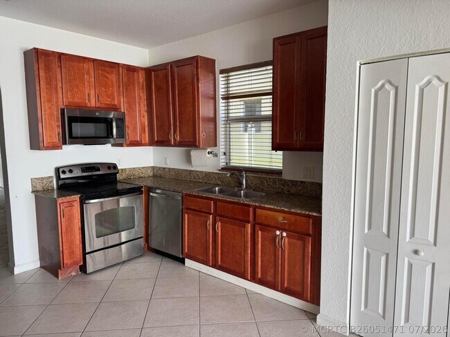 Photo - 3977 NE 11th Dr