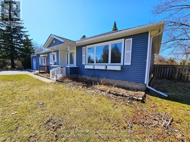 Photo - 350 The Queensway S