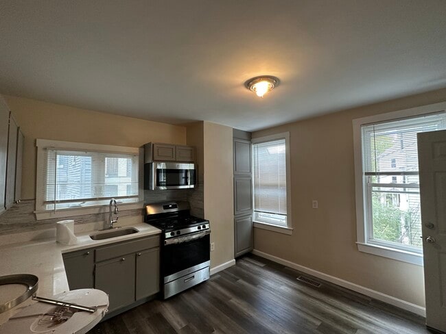 Building Photo - 3243 Washington St Unit 1