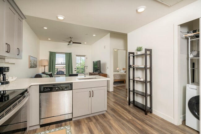 Photo - 475 N 9th St