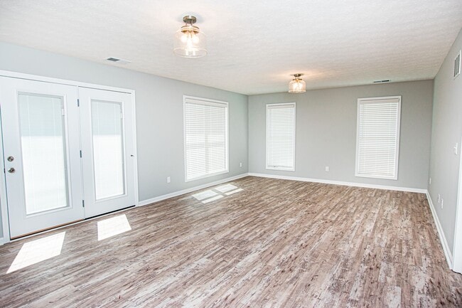 Photo - 506 Eagle Pointe Dr