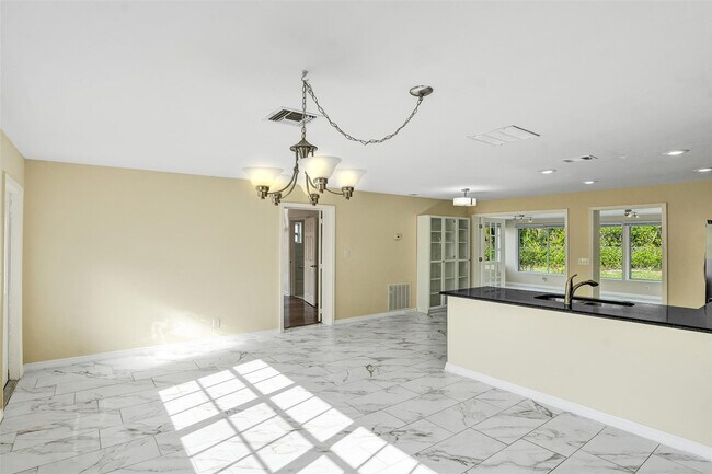 Photo - 249 NW 4th Diagonal