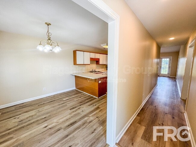 Photo - 5180 Deveron St Unit B