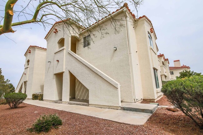 2 BEDROOM CONDO IN HENDERSON - 2 BEDROOM CONDO IN HENDERSON