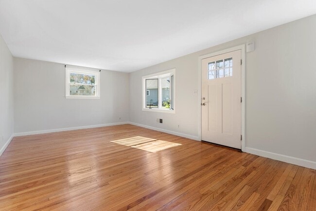 12 Hickory Ln