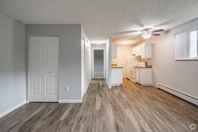 1 BR, 1 BA - 560 SF - Traditional