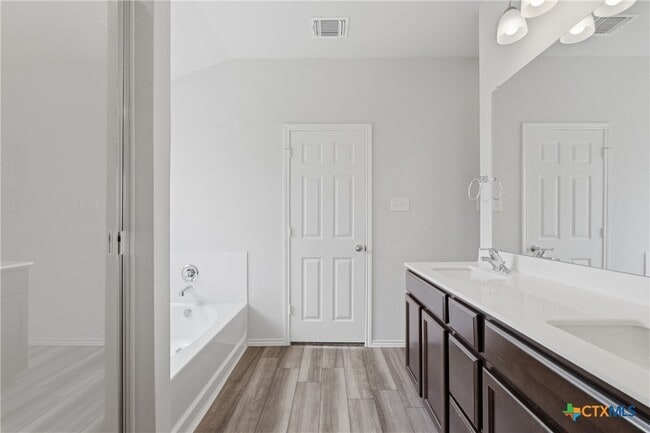 Photo - 1310 Prospector Trl