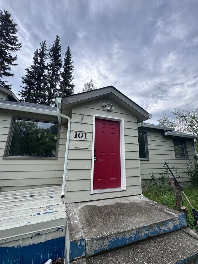 101 C St Unit B(downstairs)