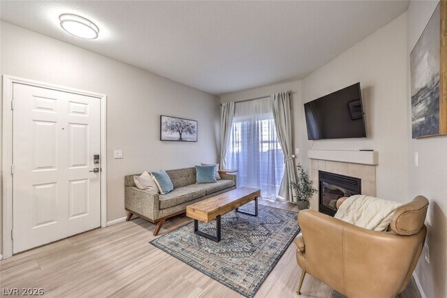 Photo - 855 N Stephanie St Unidad 1015