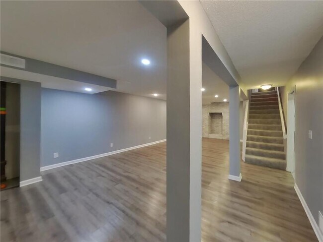 Photo - 820 Shenandoah Ln N