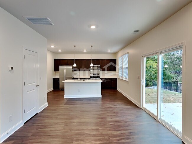 Photo - 549 Rivermist Dr
