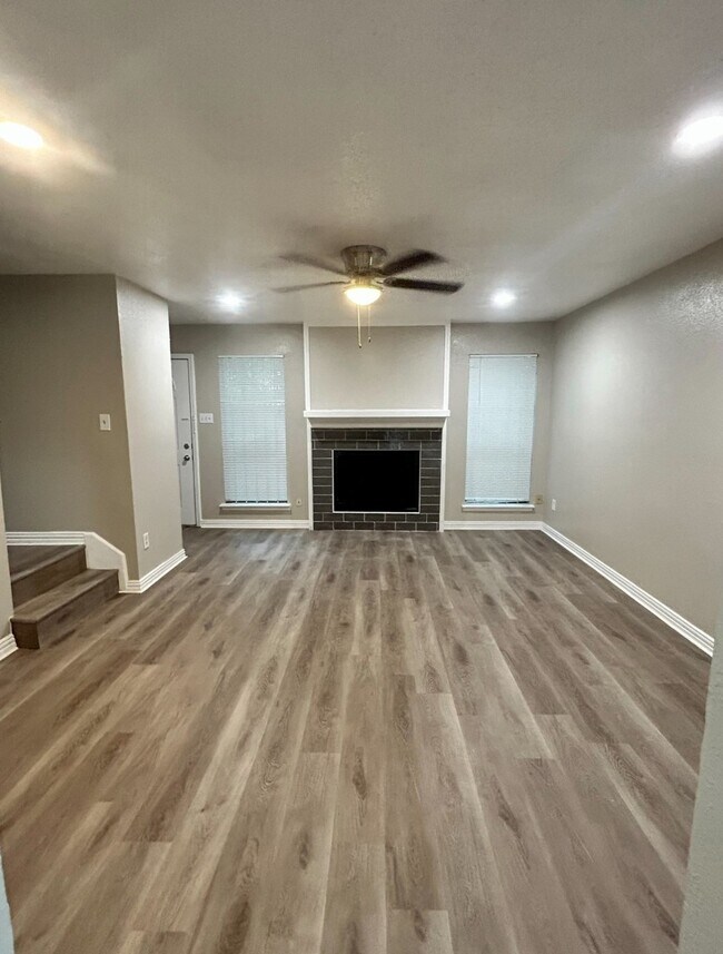 Building Photo - 3901 Woodchase Dr Unit True
