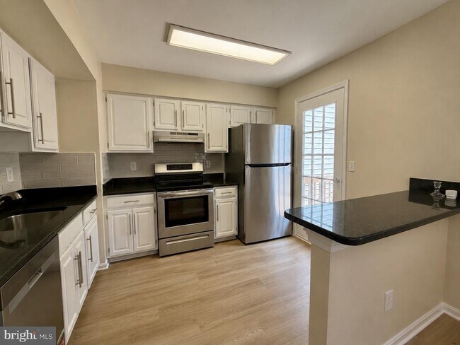 Photo - 1200 Bond St
