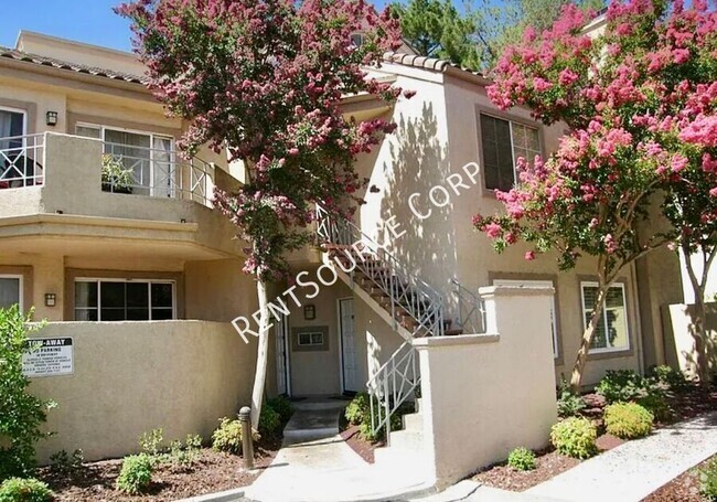 Building Photo - 1 Bedroom Condo For Rent in Santa Fe Commu... Unit #25