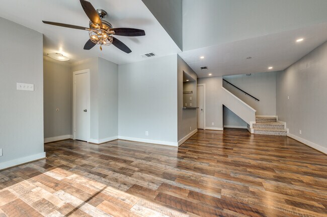 Photo - 4777 Cedar Springs Rd Unit 8M