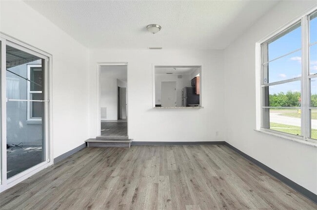 Photo - 7670 8th St N