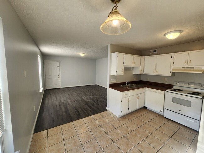 Photo - Spacious 2 bedroom 2 full bath 1st floor a... Unit 1