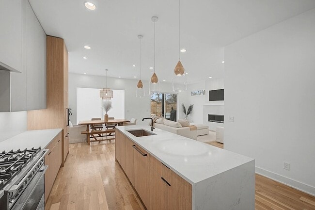 Building Photo - 2510 Barclay Dr