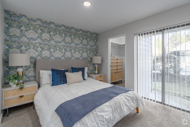 2BR, 2BA - 864SF - Primary Bedroom