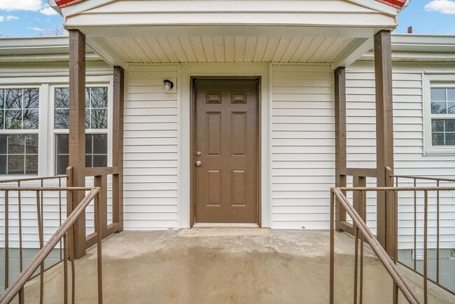 Photo - Renovated 2 bedroom home for rent Near Downtown Clarksville!