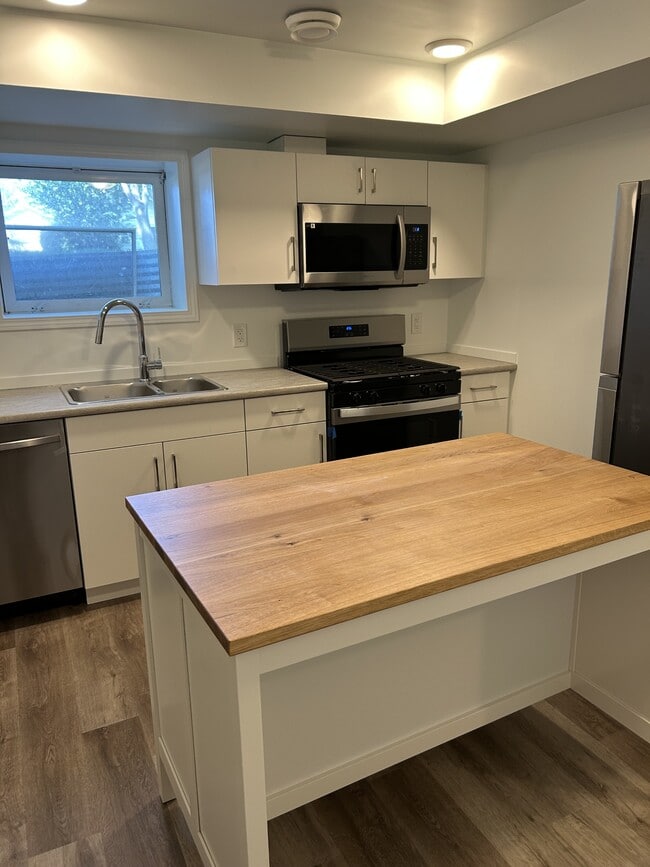 Building Photo - 6315-6122 122 Ave NW Unit 6315 - Bsmt