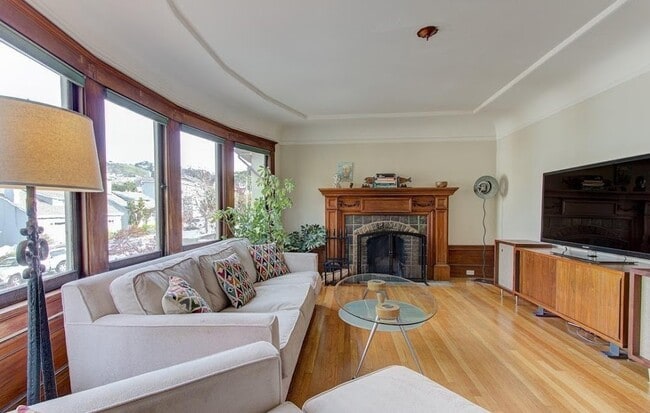Photo - 365 Wawona St