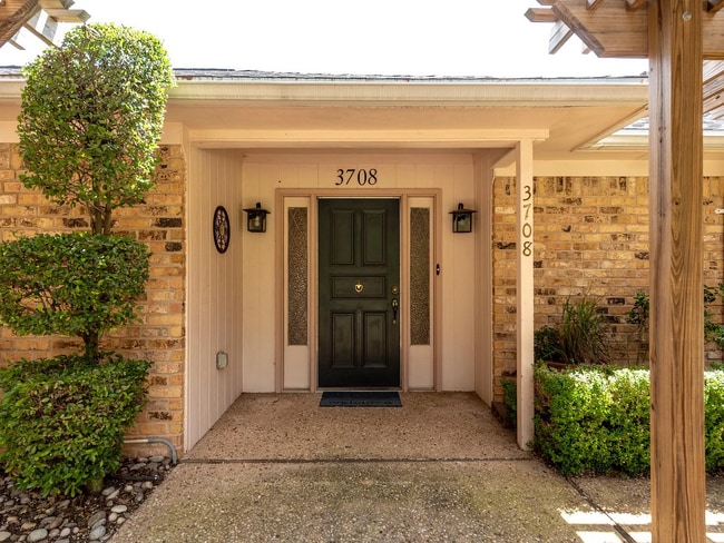 front entrance - 3708 Windmill Hill St