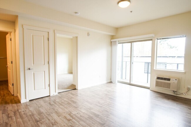 Photo - Great 1 Bdr w/Washer/Dryer and Private Balcony! Unit 06