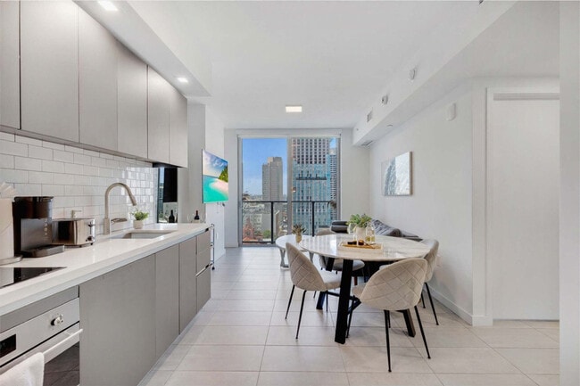 Photo - 227 NE 2nd St Unidad SI ID1227492P