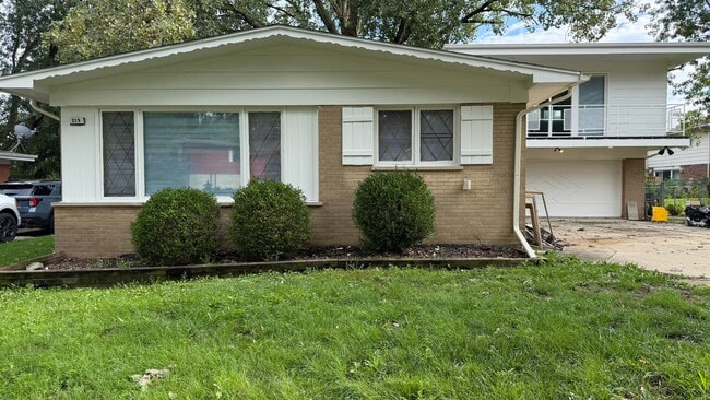 Building Photo - 219 N Park Dr