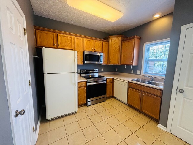 Photo - Conveniently located 2 Bedroom, 1.5 Bath Townhouse