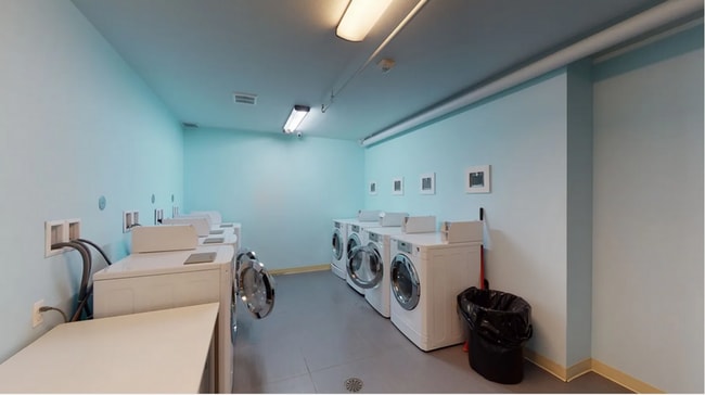 Photo - Move In Your Way: $250 Gift Card + Choice of Essentials! Unidad 411